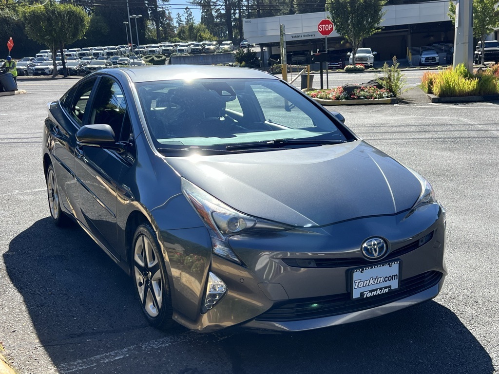 2017 Toyota Prius Four Touring photo 2