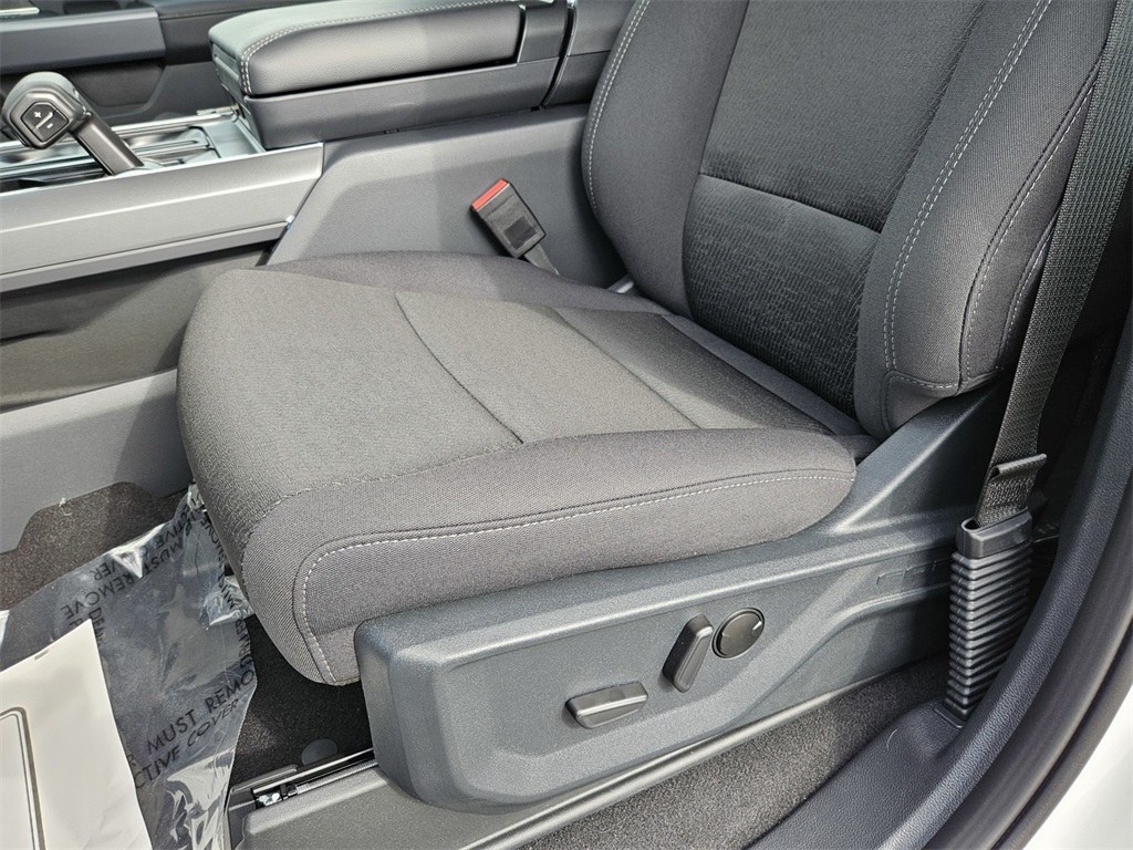 2025 Ford F-150 XLT photo 13