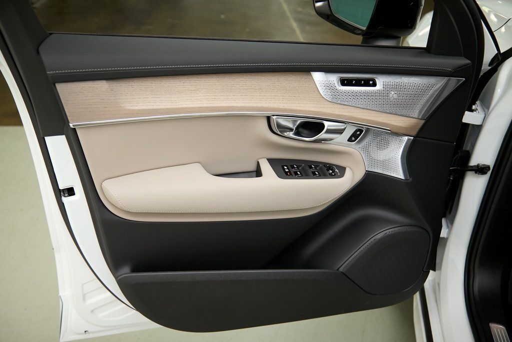 2026 VOLVO XC90 - Image 8