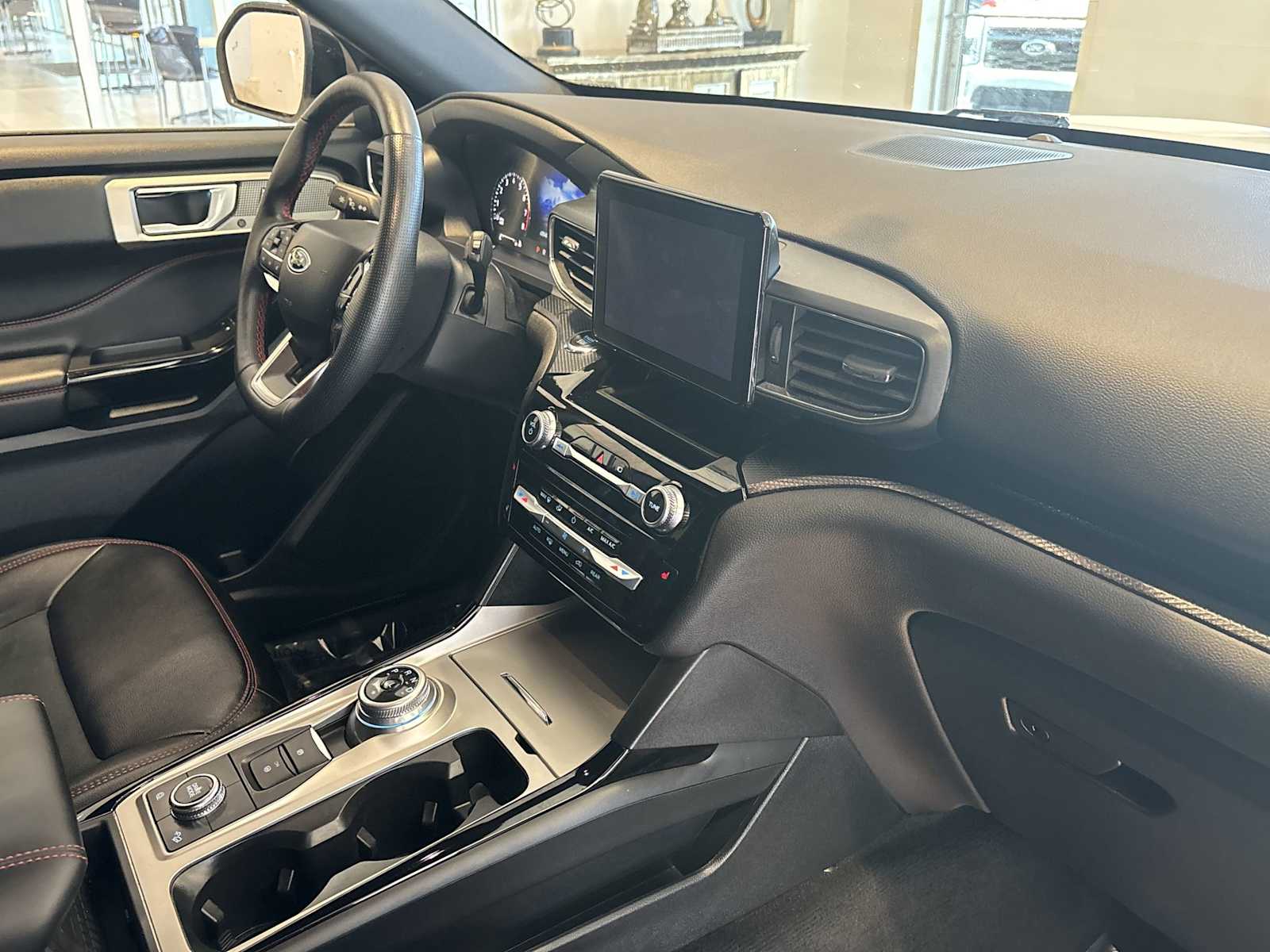 2022 Ford Explorer ST-Line photo 27