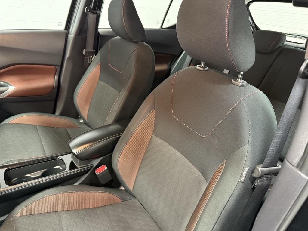 2024 Nissan Kicks SR photo 13
