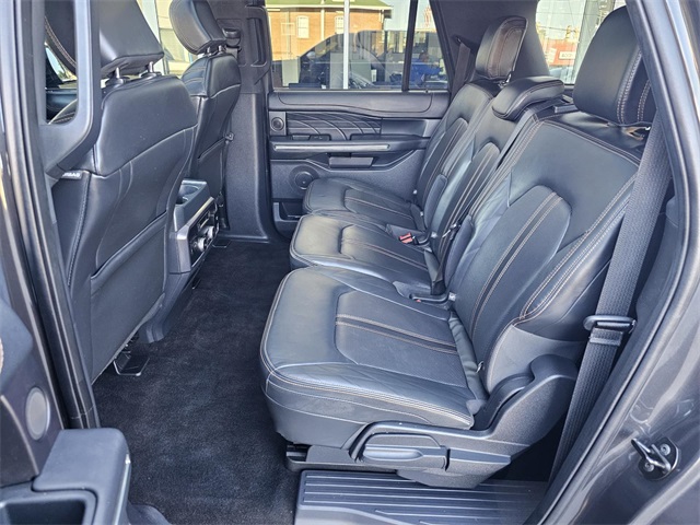 2022 Ford Expedition MAX Platinum photo 16
