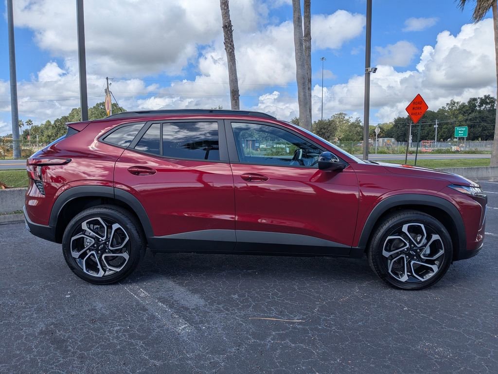 2025 Chevrolet Trax photo 3
