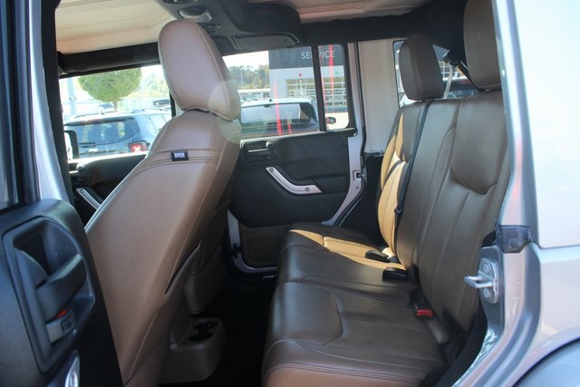 2015 Jeep Wrangler Unlimited Sahara photo 16