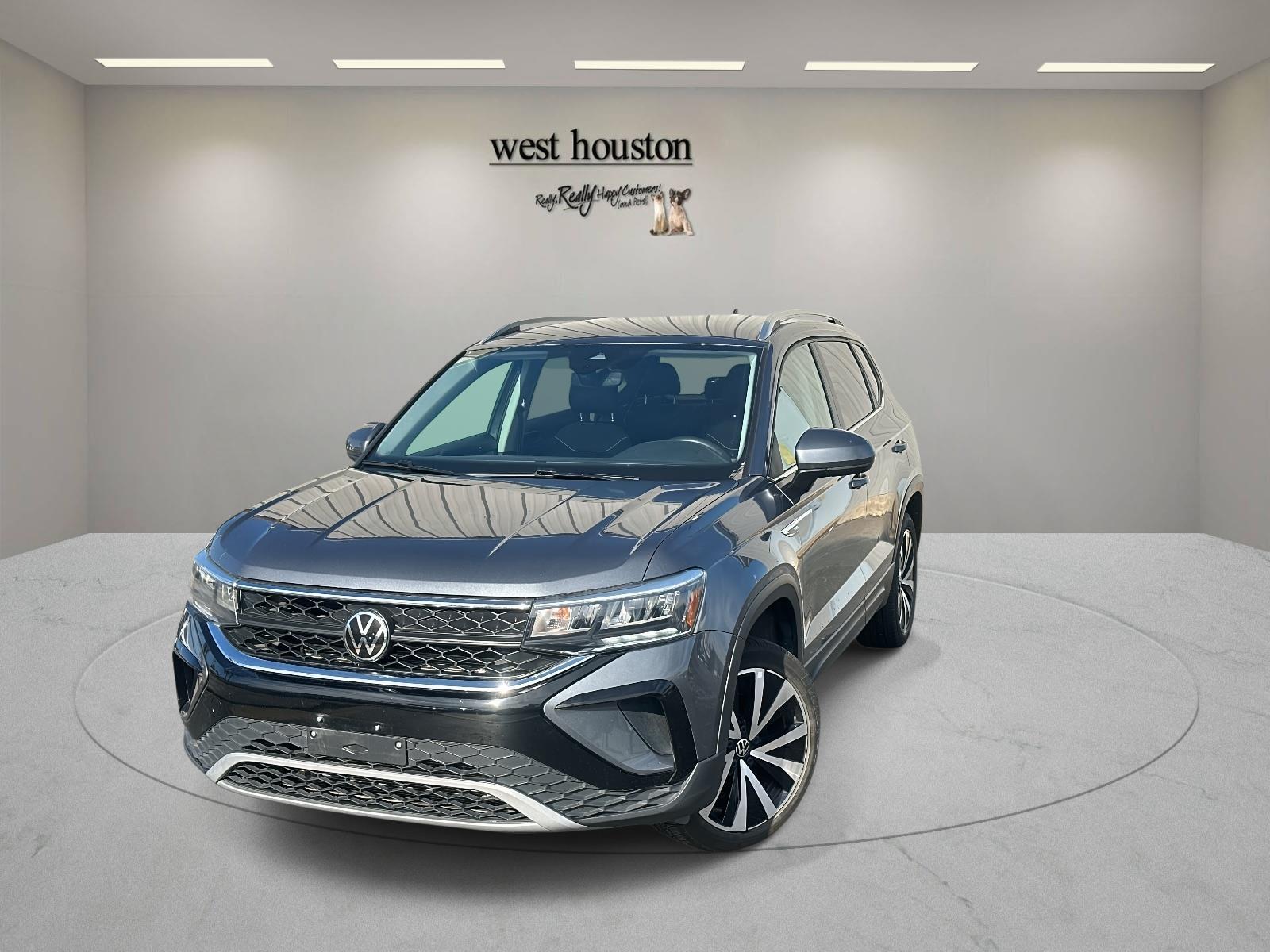 2024 Volkswagen Taos SE's photo