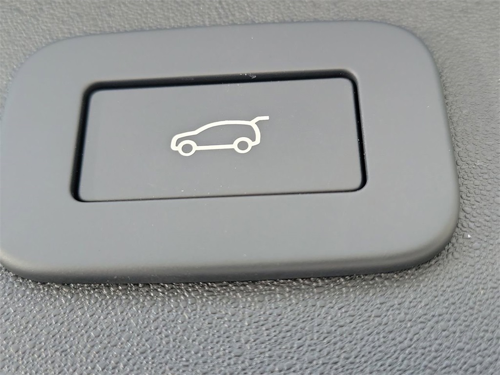 2025 Land Rover Discovery Sport S photo 9