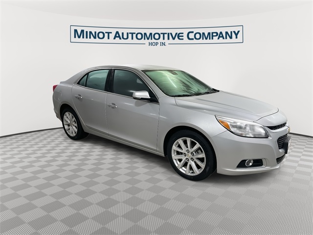 2016 Chevrolet Malibu Limited LTZ photo 2