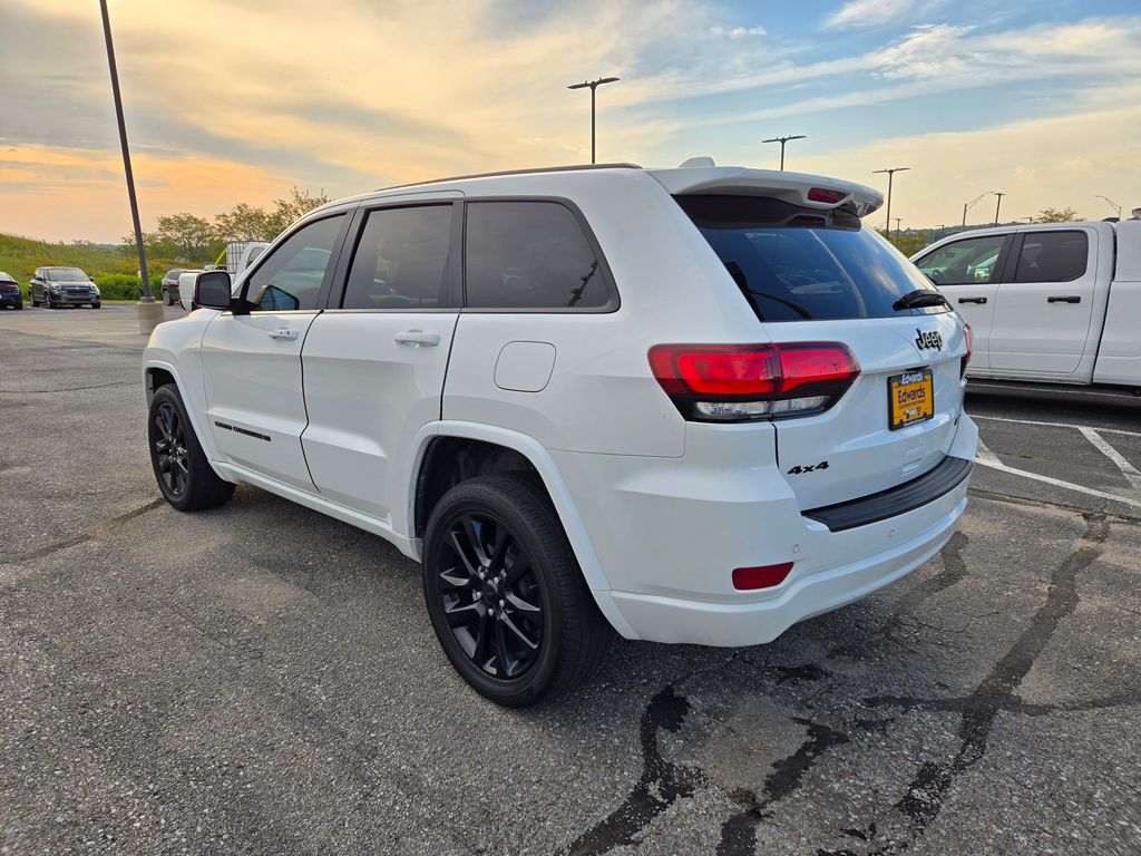 2022 Jeep Cherokee Laredo X photo 2