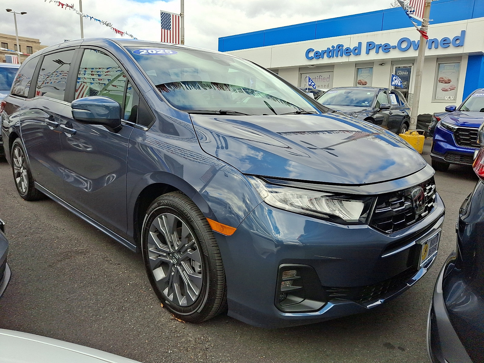 2025 Honda Odyssey Touring photo 2