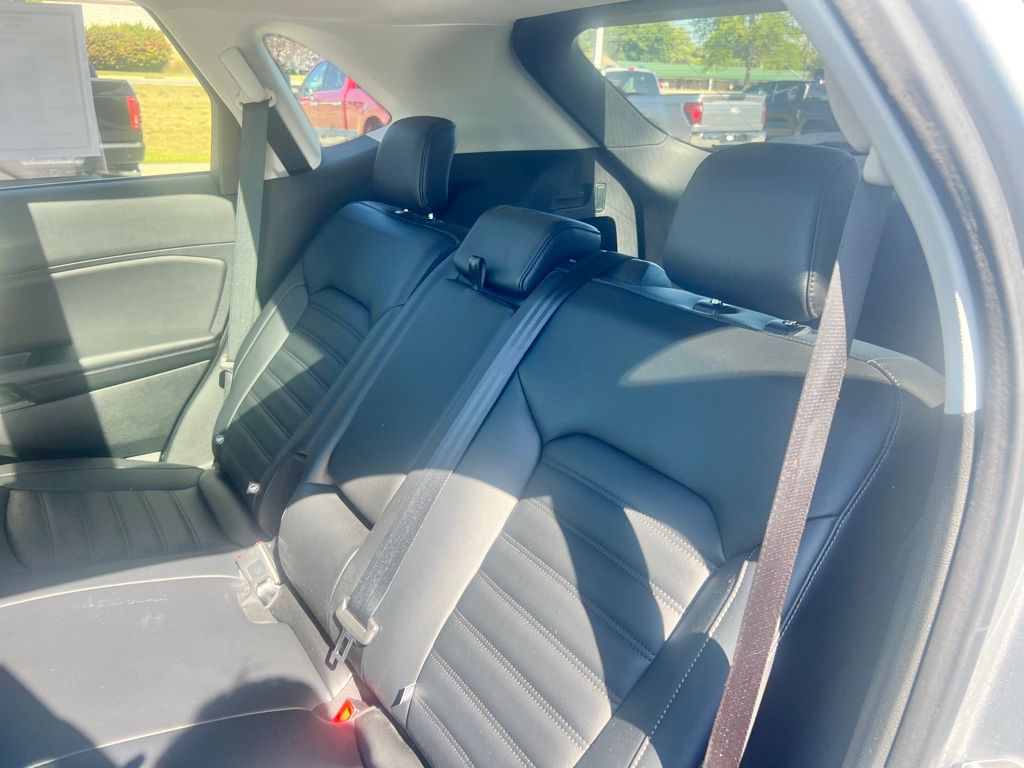 2022 Ford Edge SEL photo 18