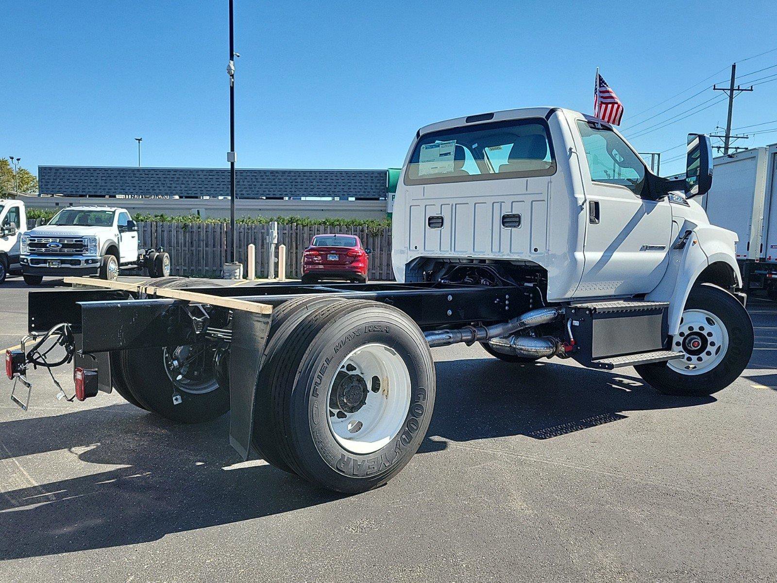 2025 Ford F-750 Regular Cab photo 3