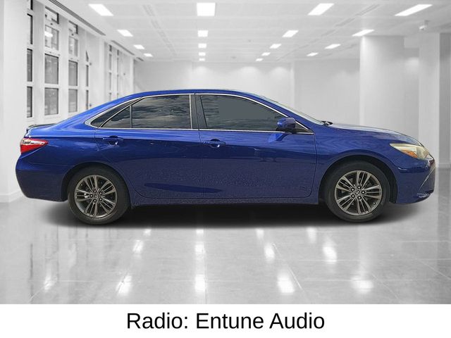 2016 Toyota Camry SE photo 2