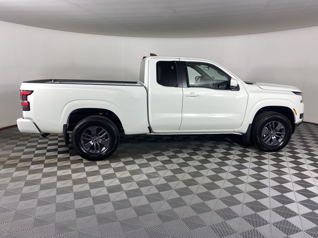 2025 Nissan Frontier SV photo 11