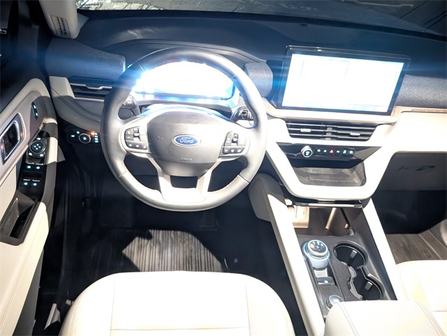 2025 Ford Explorer photo 8