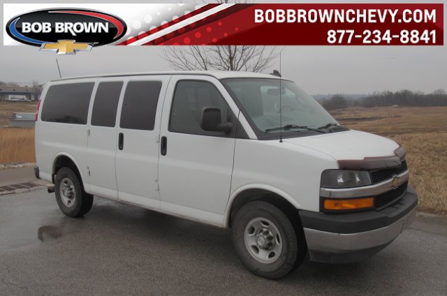 2018 Chevrolet Express Passenger LT's photo