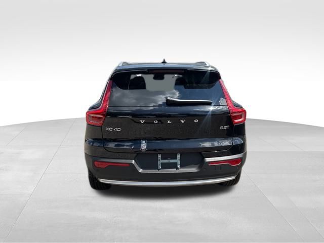 2024 Volvo XC40 Plus photo 4