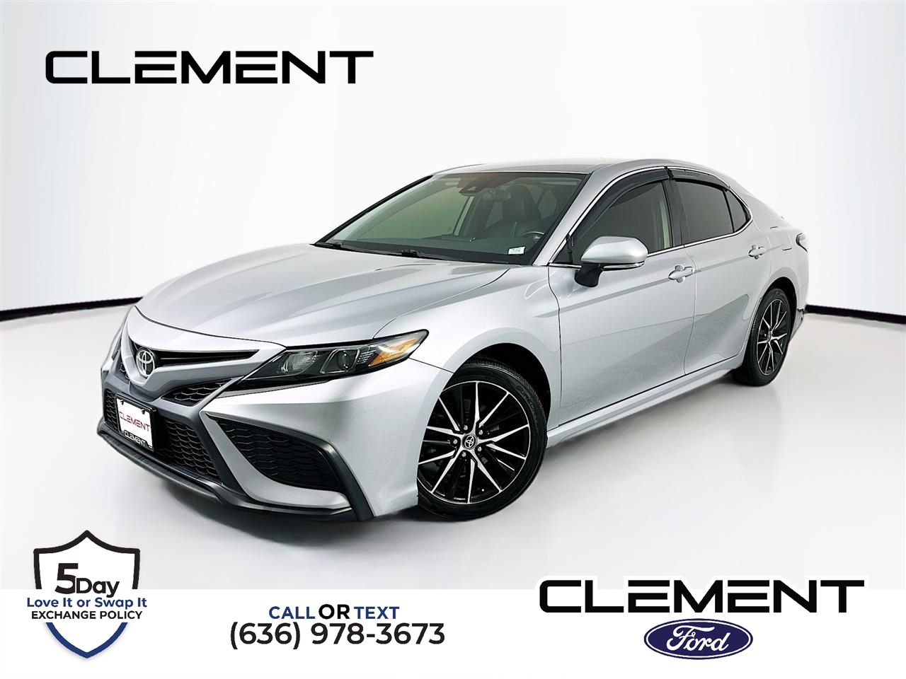 2022 Toyota Camry SE's photo