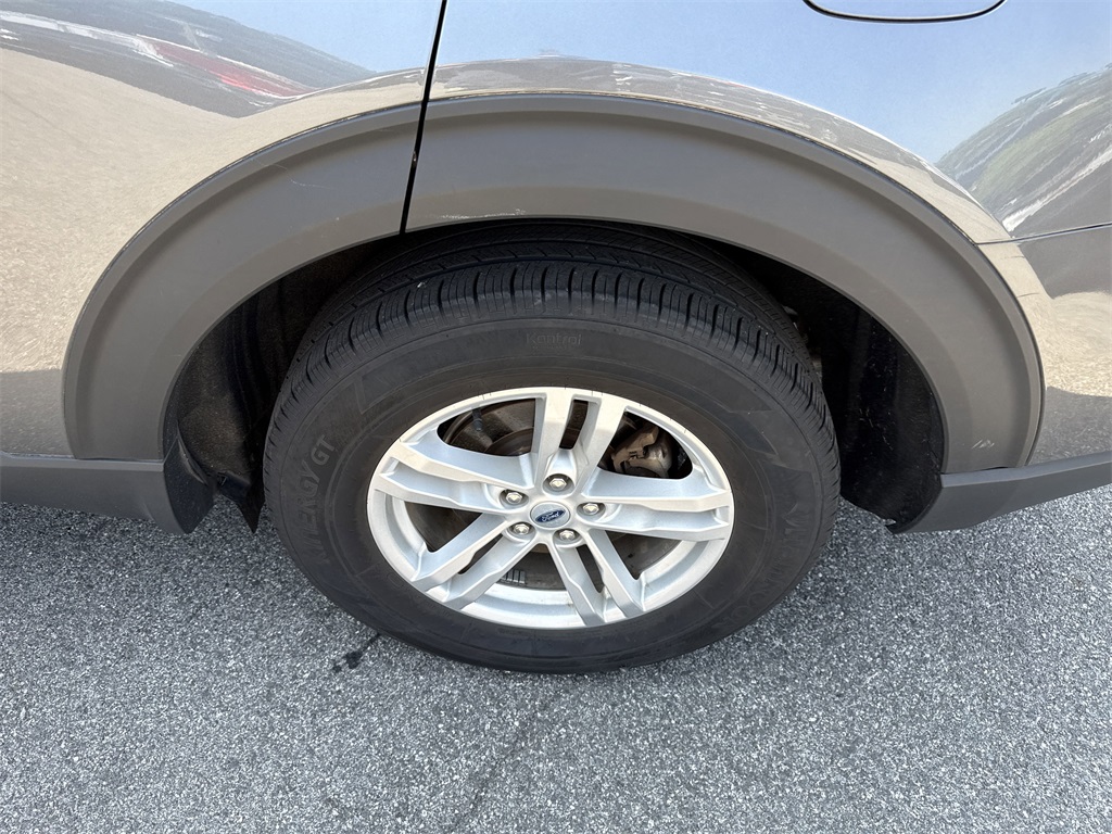 2022 Ford Explorer XLT photo 2