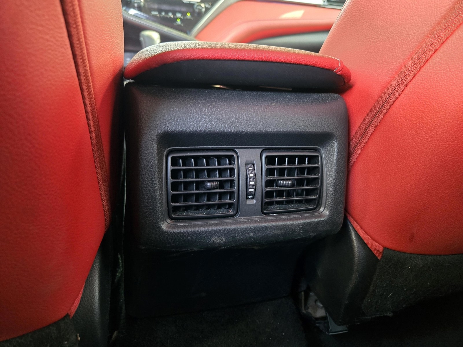 2019 Toyota Camry XSE photo 11