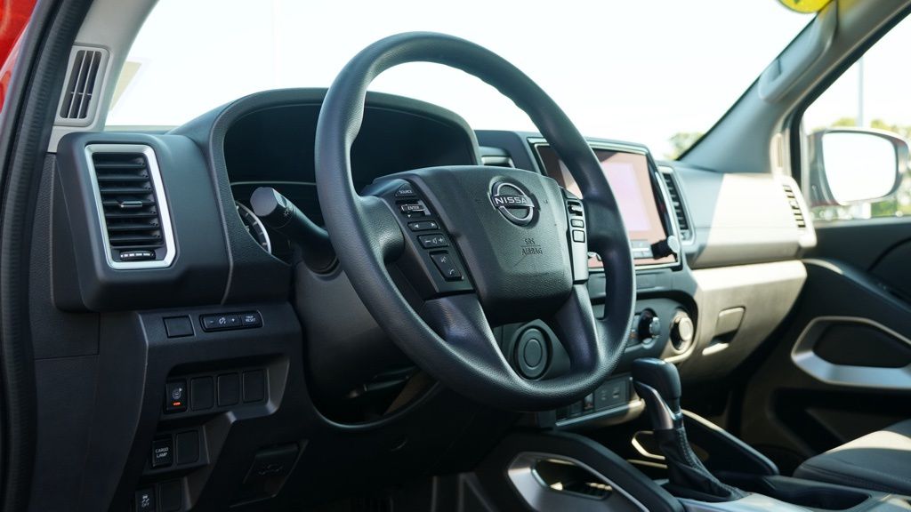 2023 Nissan Frontier SV photo 10