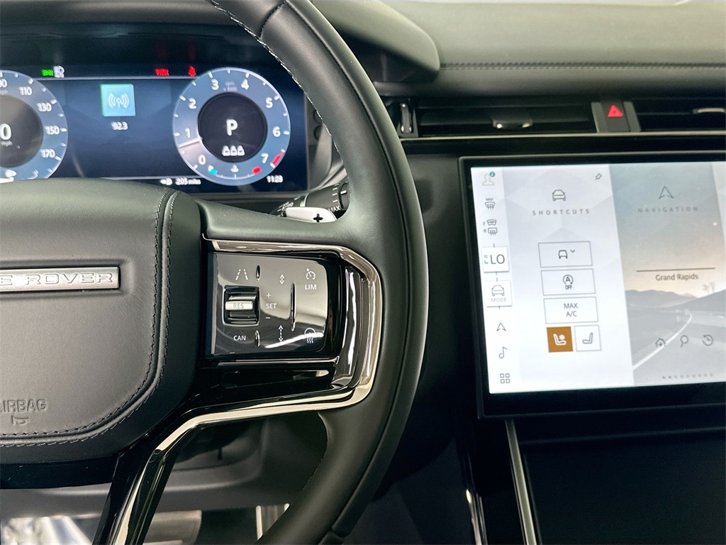 2026 Land Rover Range Rover Velar SE photo 13