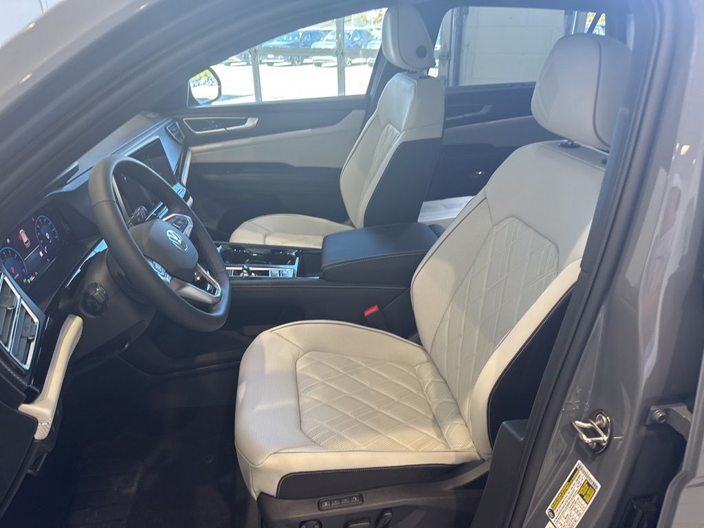 2026 Volkswagen Atlas Cross Sport SEL Premium R-Line photo 11