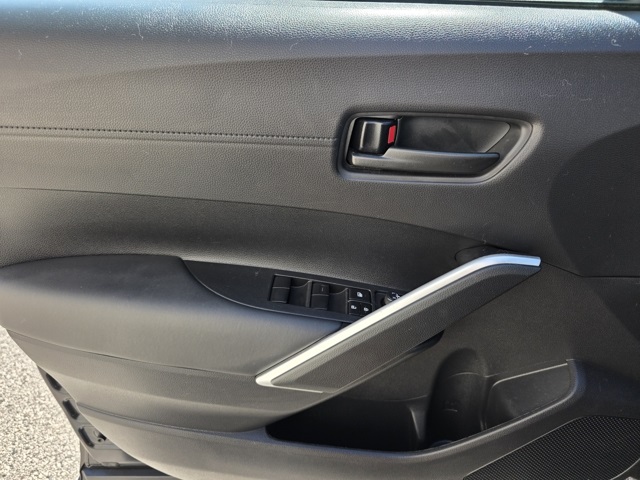2022 Toyota Corolla Cross LE photo 10