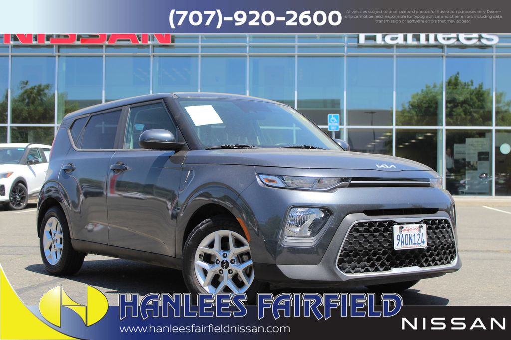 2022 Kia Soul LX's photo