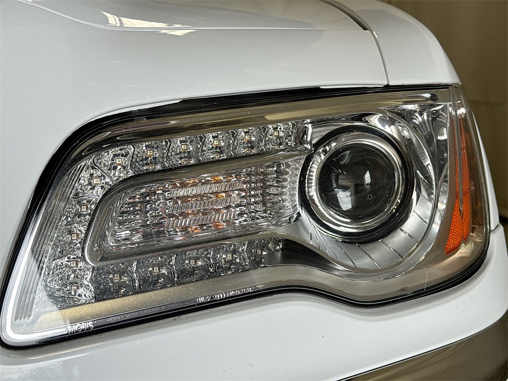 2013 Chrysler 300 Base photo 15