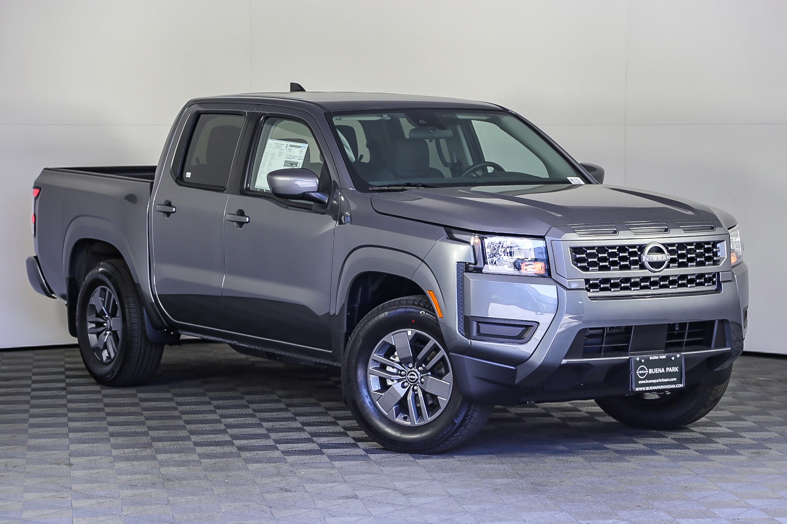 2025 Nissan Frontier SV's photo