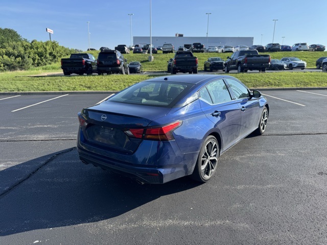 2023 Nissan Altima SR photo 3