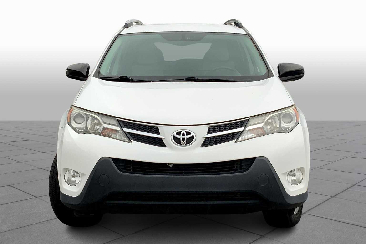 2015 Toyota RAV4 LE photo 3