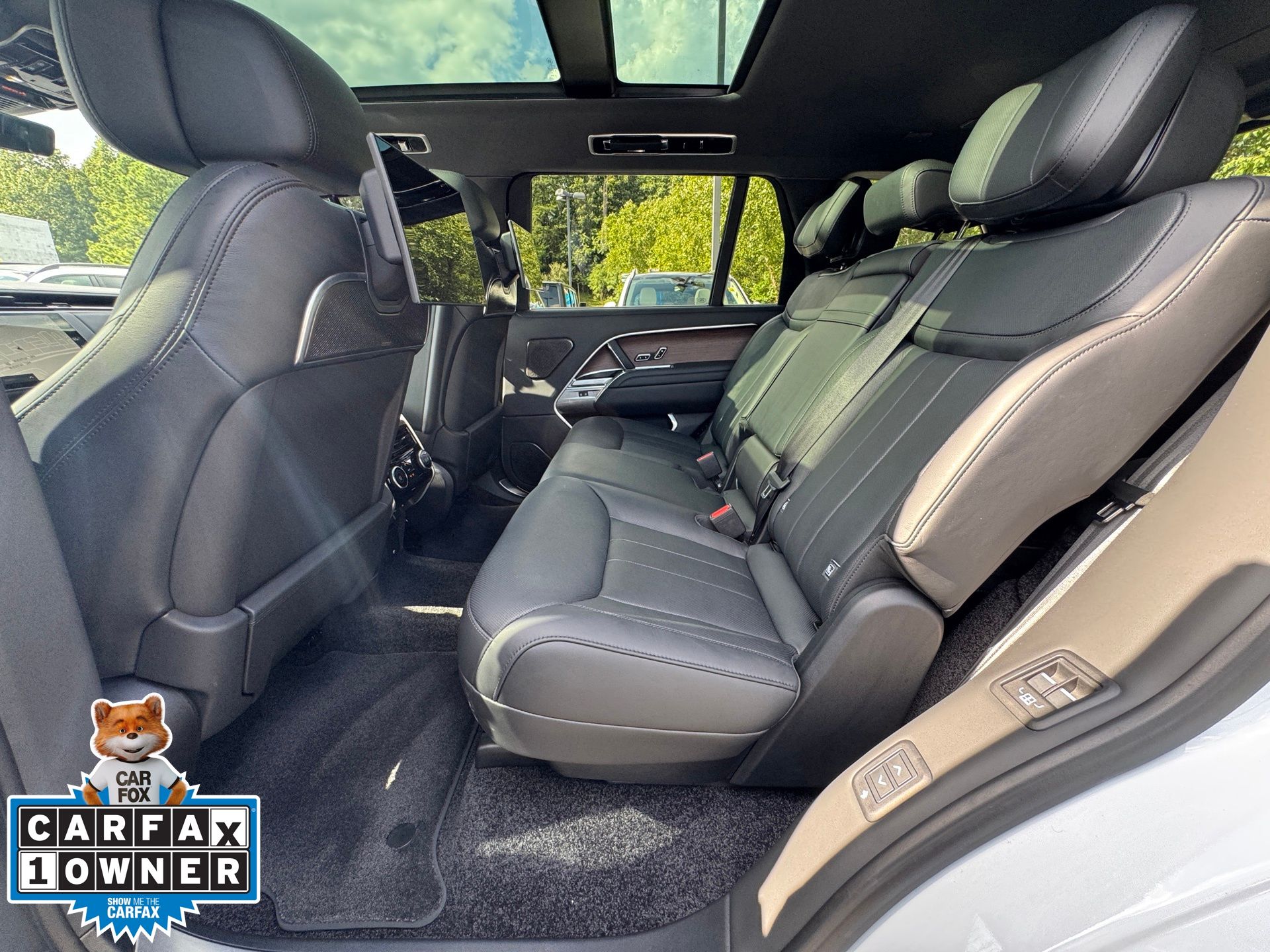 2025 Land Rover Range Rover Autobiography photo 16