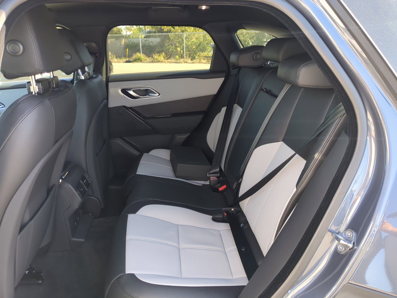 2026 Land Rover Range Rover Velar P250 S photo 14