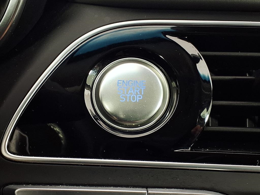 2023 Genesis G70 3.3T photo 17
