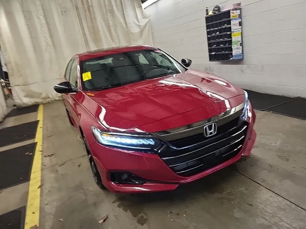Used 2022 Honda Accord Sport with VIN 1HGCV2F38NA010631 for sale in Northfield, Minnesota