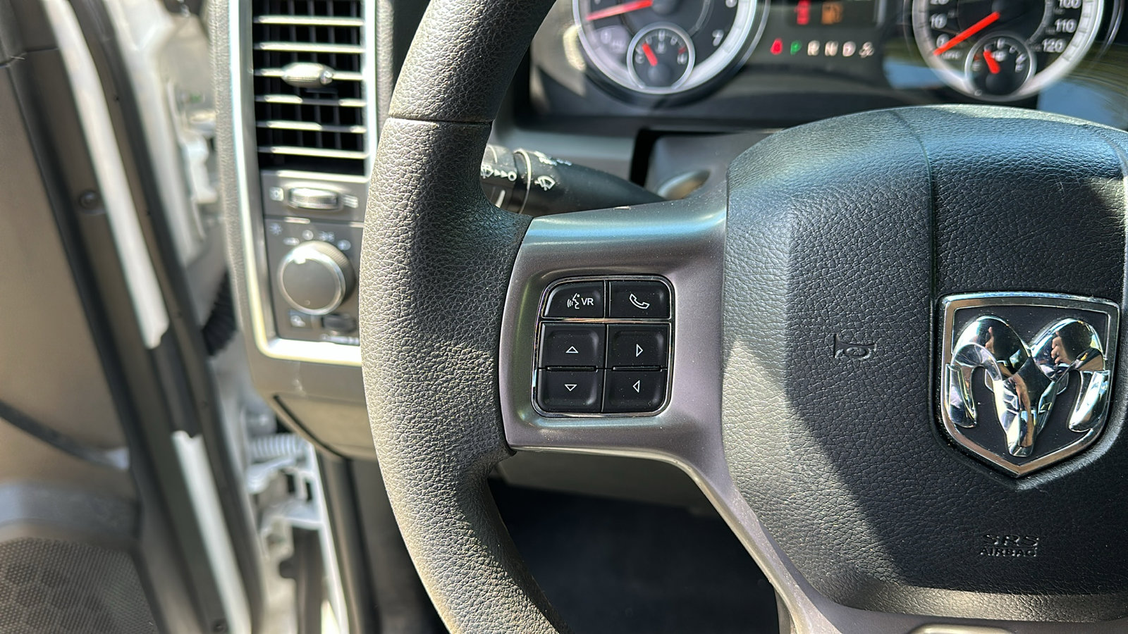 2022 Ram 1500 Classic Warlock photo 14