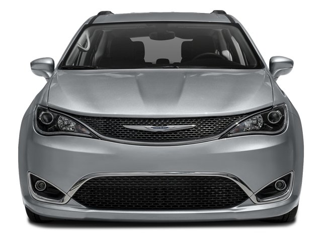 2017 Chrysler Pacifica Touring Plus photo 4