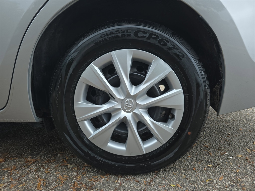 2019 Toyota Corolla L photo 31