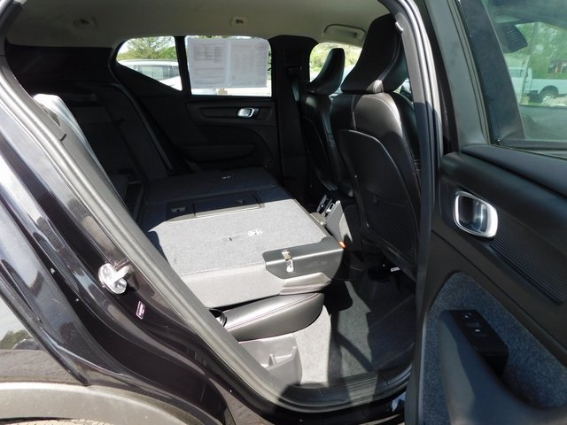 2024 Volvo XC40 Core photo 24