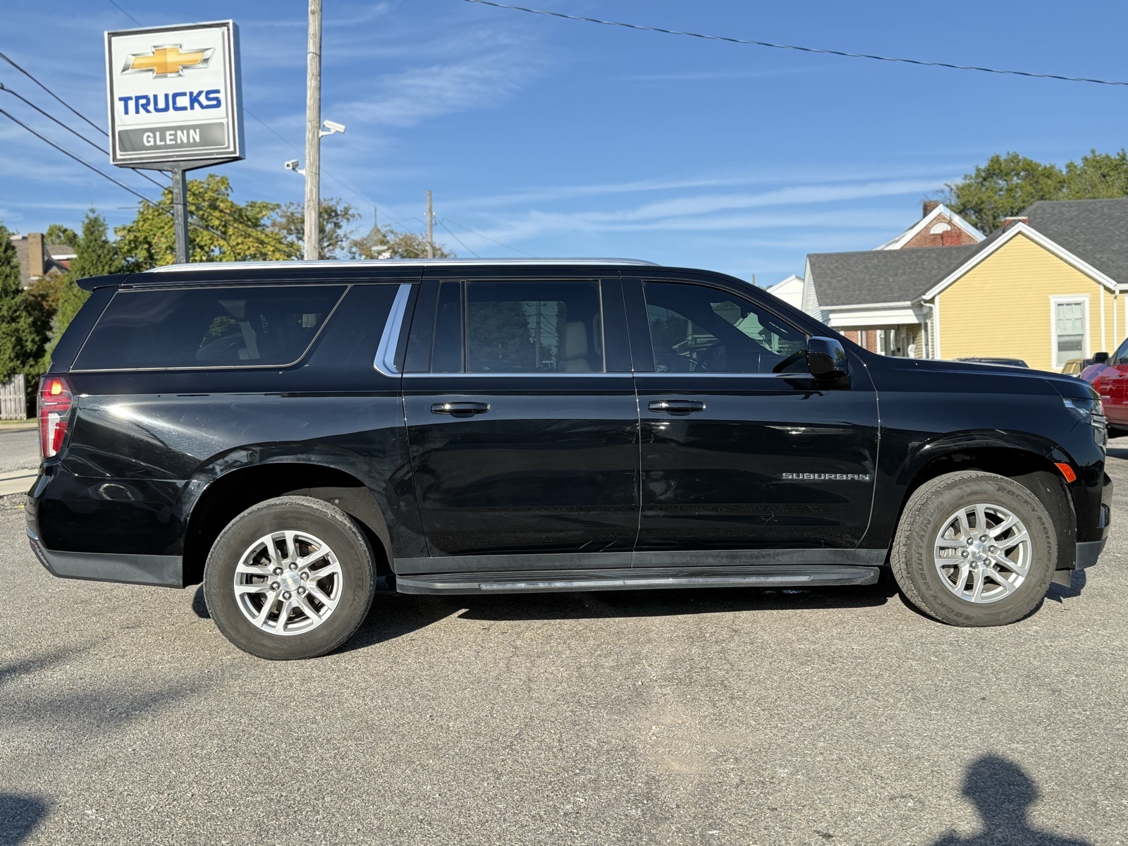 2021 Chevrolet Suburban LT photo 7