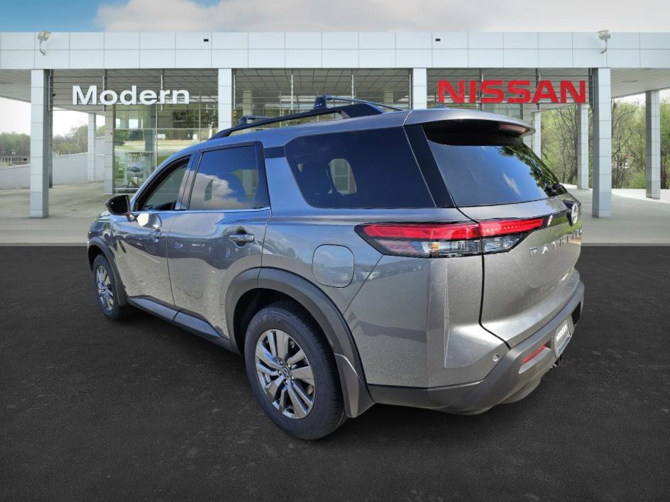 2025 Nissan Pathfinder SV photo 5