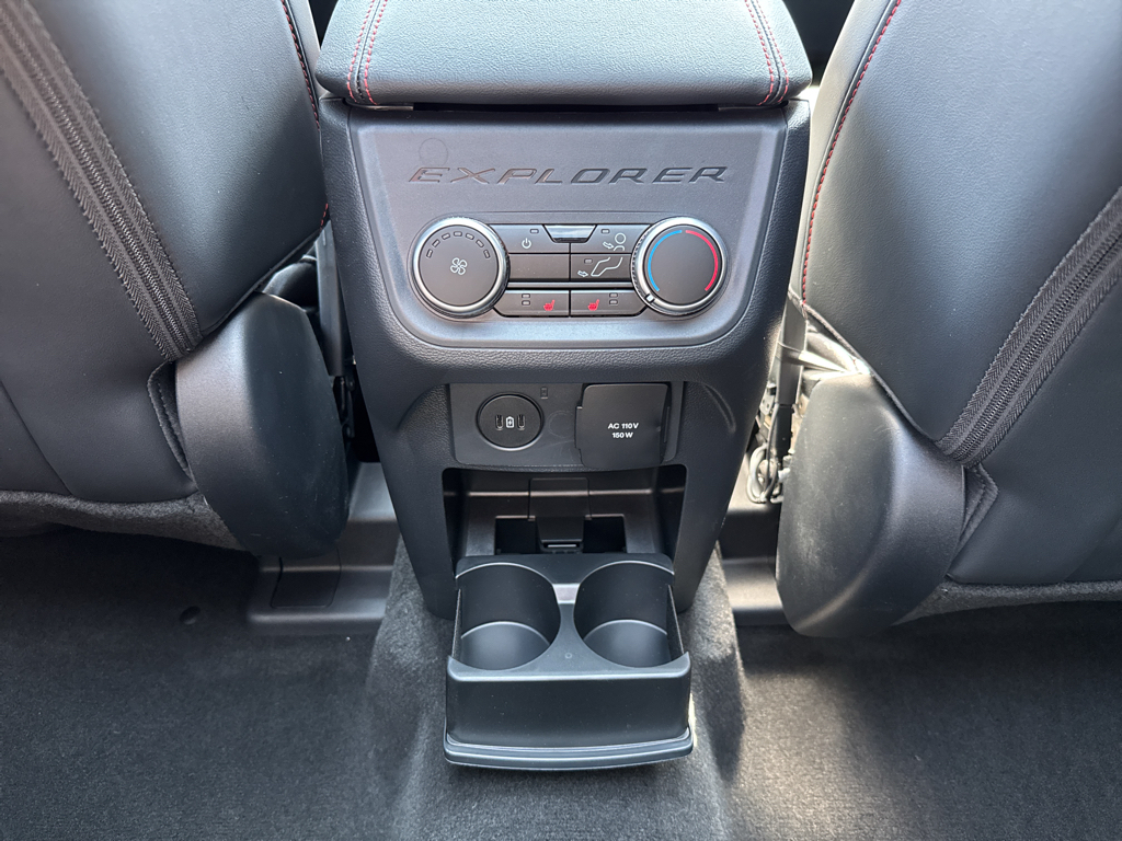 2025 Ford Explorer ST-Line photo 33