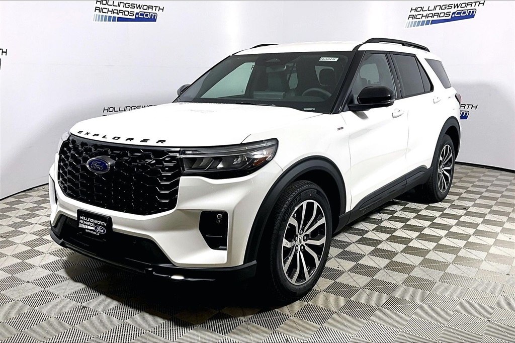 2026 Ford Explorer ST-LINE's photo