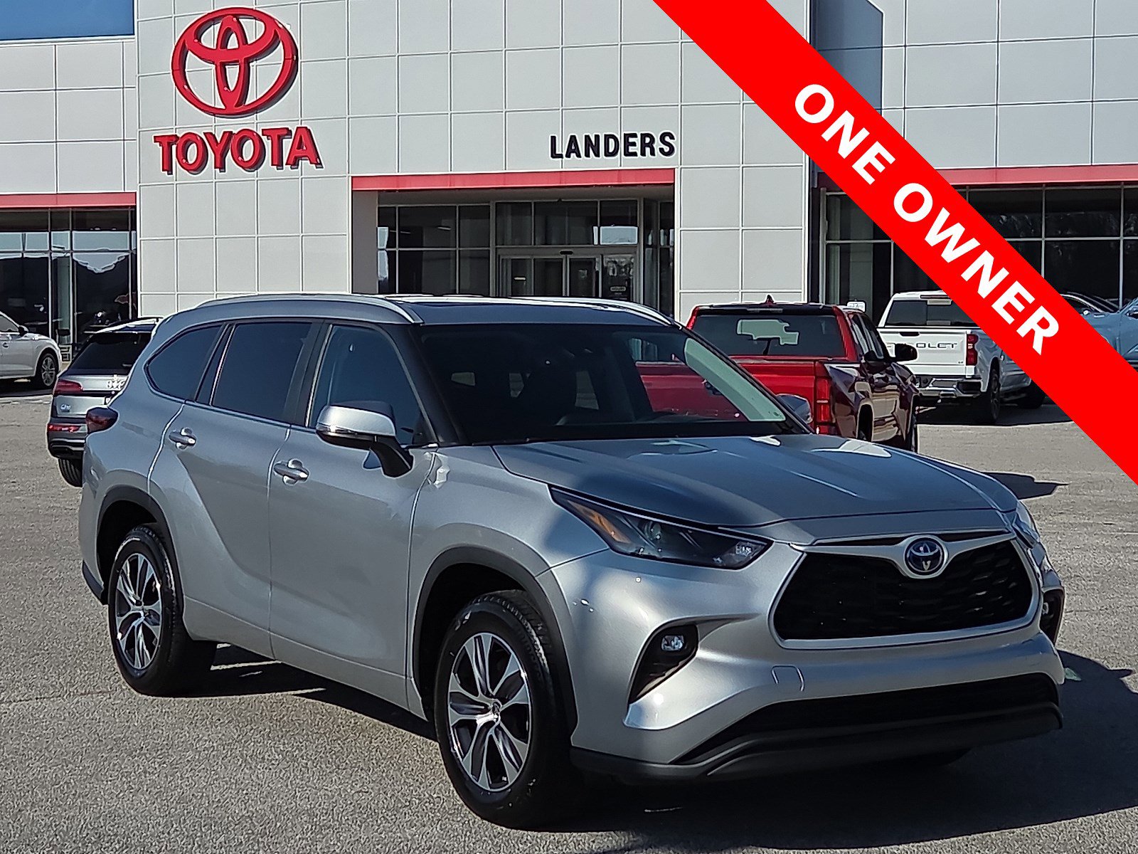 2024 Toyota Highlander XLE Nightshade's photo