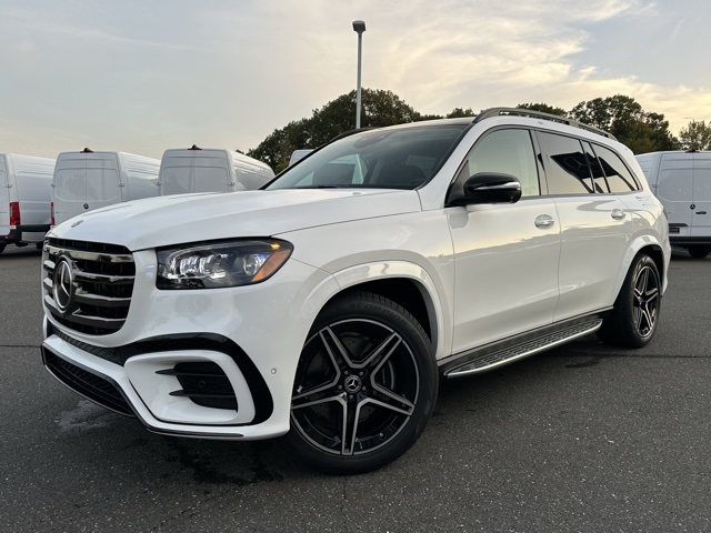 2026 Mercedes Benz GLS 450 4MATIC photo 3
