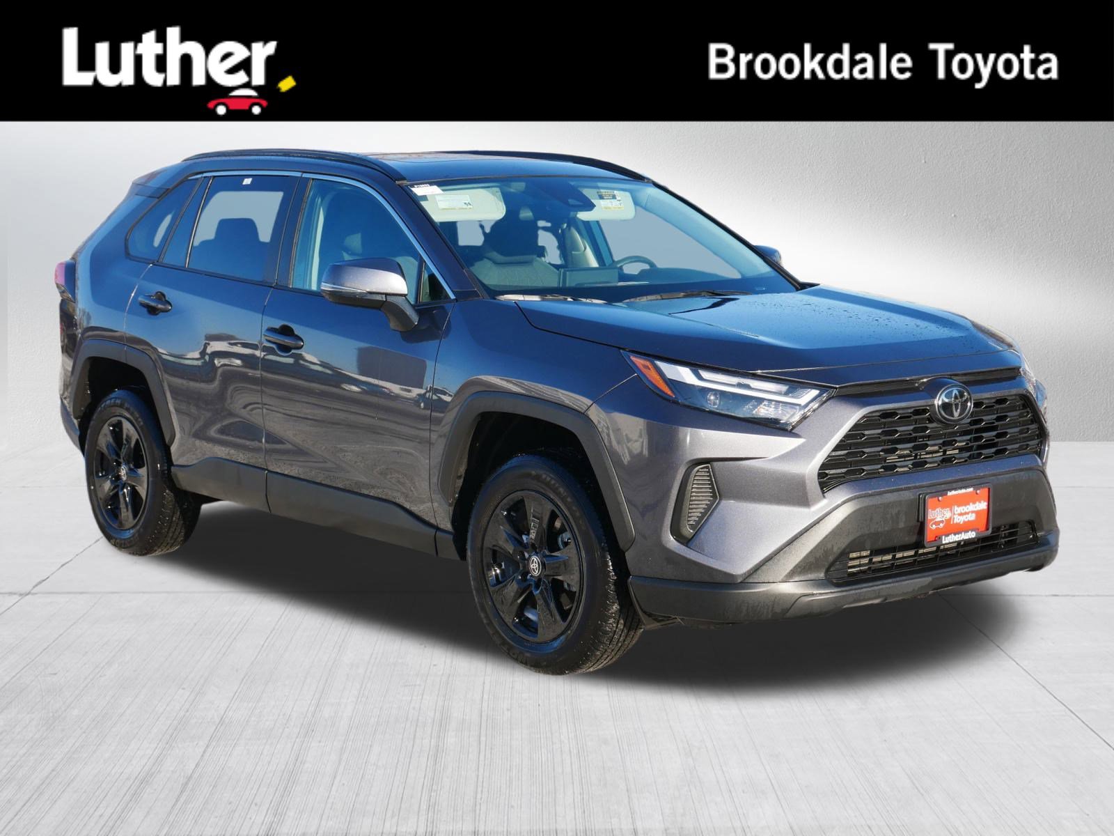 2025 Toyota RAV4 XLE's photo
