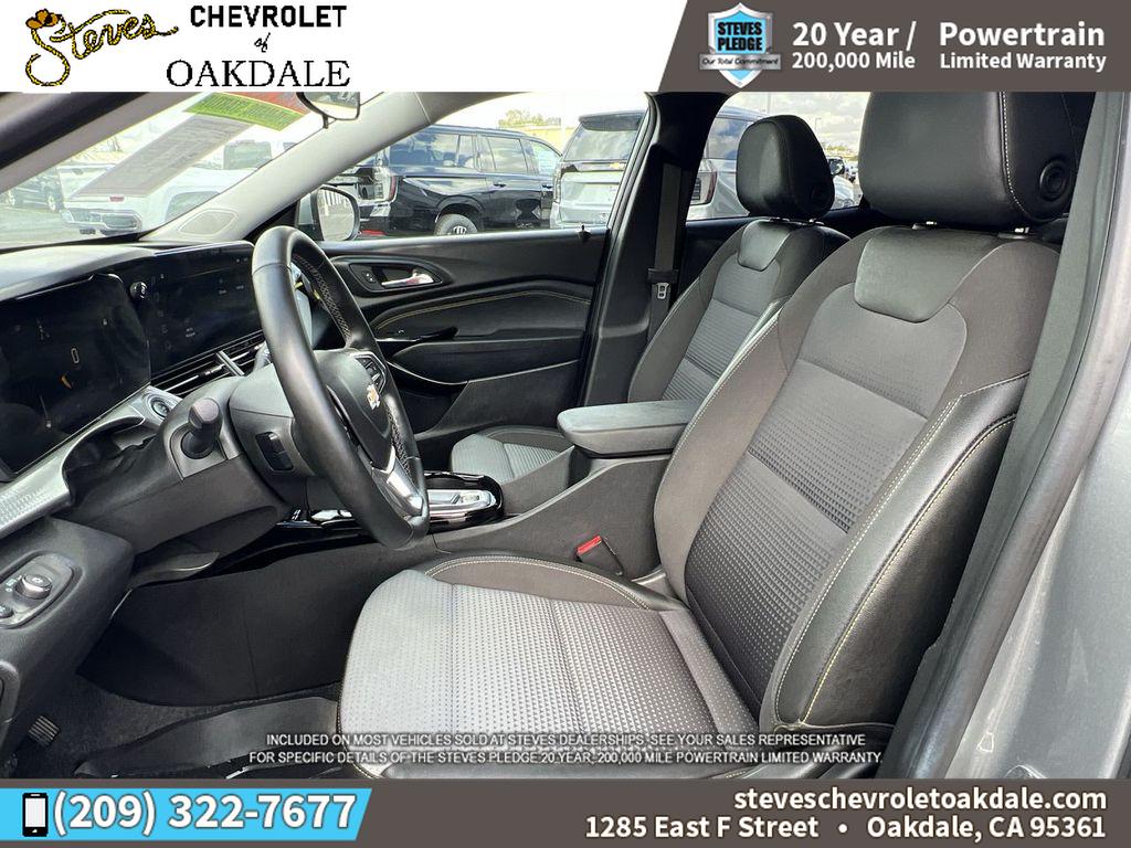 2024 Chevrolet Trax LT photo 18