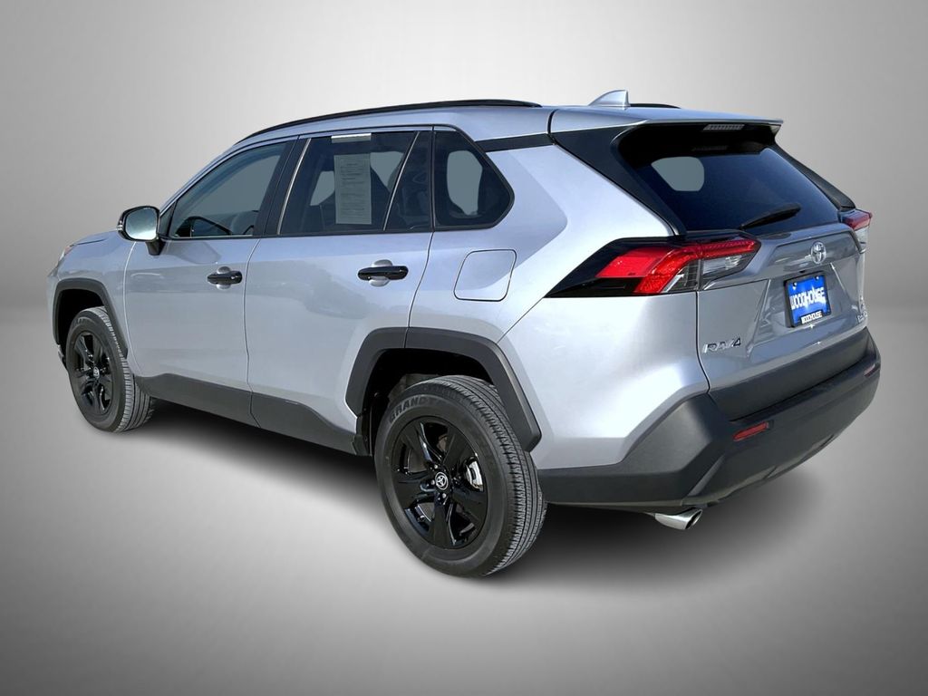 2023 Toyota RAV4 XLE photo 6