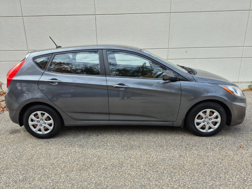 2012 Hyundai Accent GS photo 3
